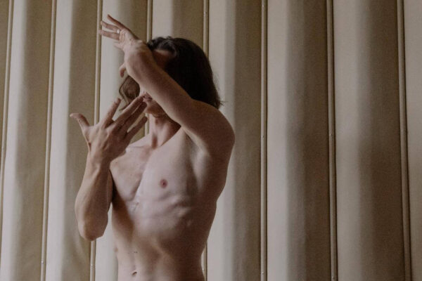 חקירת פנטזיות ארוטיות: כיצד לצלול לתוך הרצונות שלך ולשפר את ההנאה המינית שלך חקירת פנטזיות ארוטיות: כיצד לצלול לתוך הרצונות שלך ולשפר את ההנאה המינית שלך