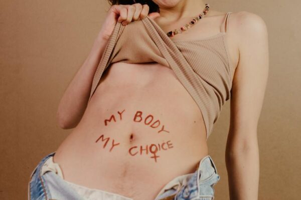 "לגלות את אורח החיים המסקרן של סווינגרס" "לגלות את אורח החיים המסקרן של סווינגרס"