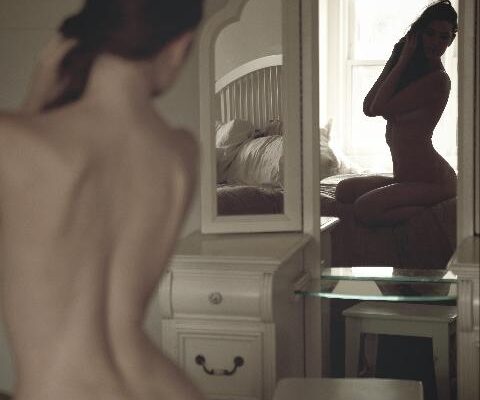 "נערות ליווי – כאשר חברות בתשלום היא האפשרות היחידה שנותרה" "נערות ליווי – כאשר חברות בתשלום היא האפשרות היחידה שנותרה"